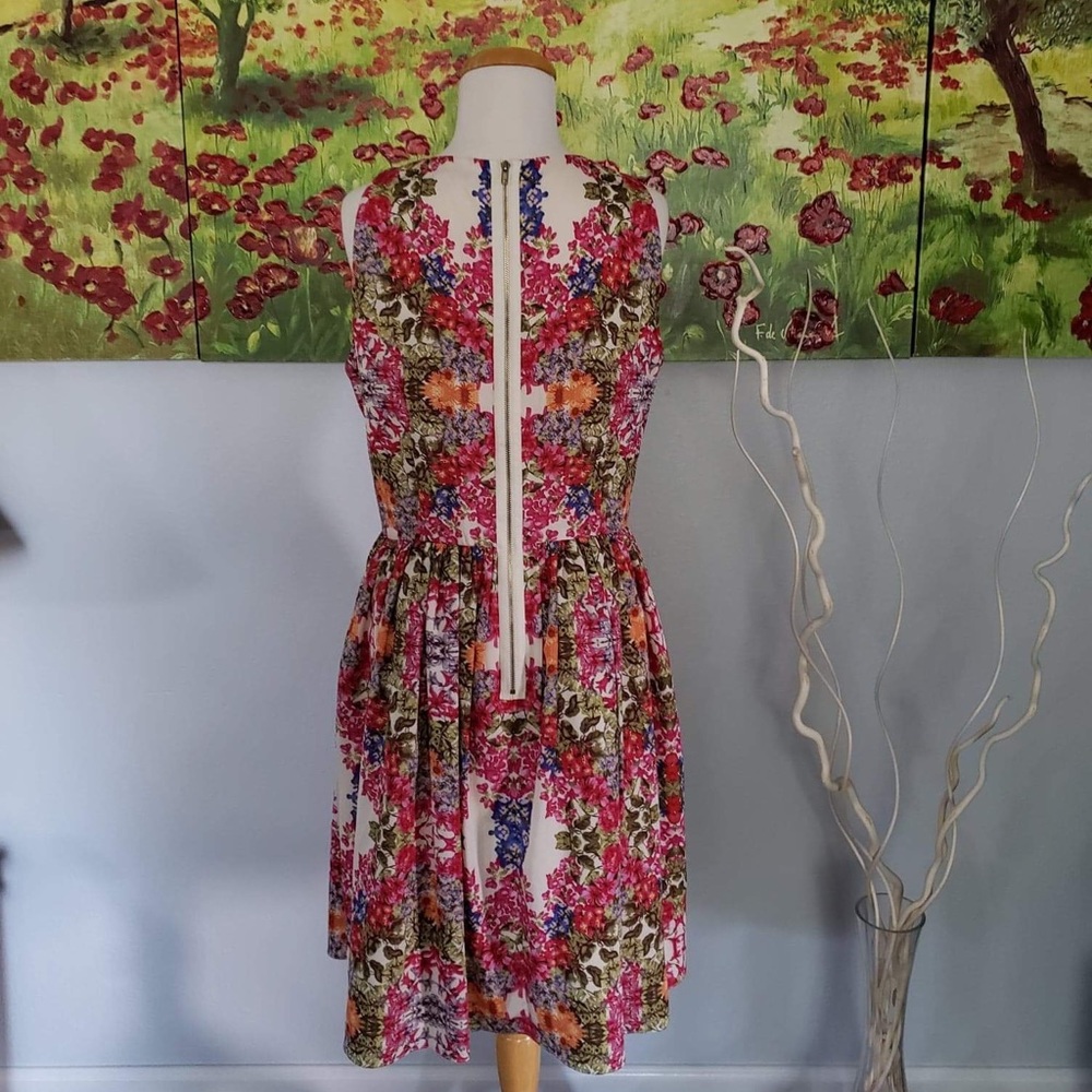 Gorgeous dress - Picture 4 of 13